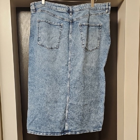 Reitmans Light Blue Denim Pencil Skirt - Picture 3 of 5